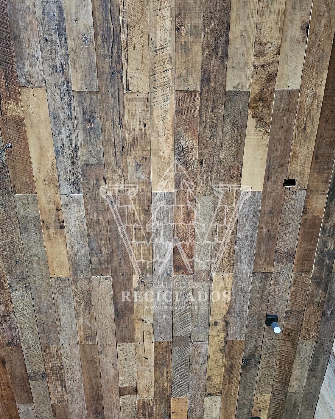 Revestimiento Minimalista Moderno - Madera Nativa Reciclada