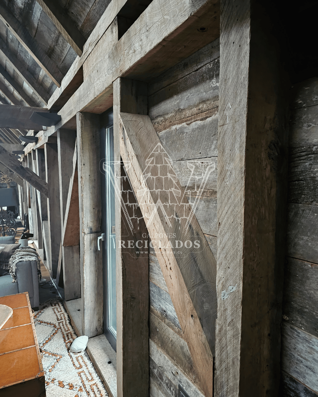 Vigas y Pilares Maderas Reciclada / Demolición