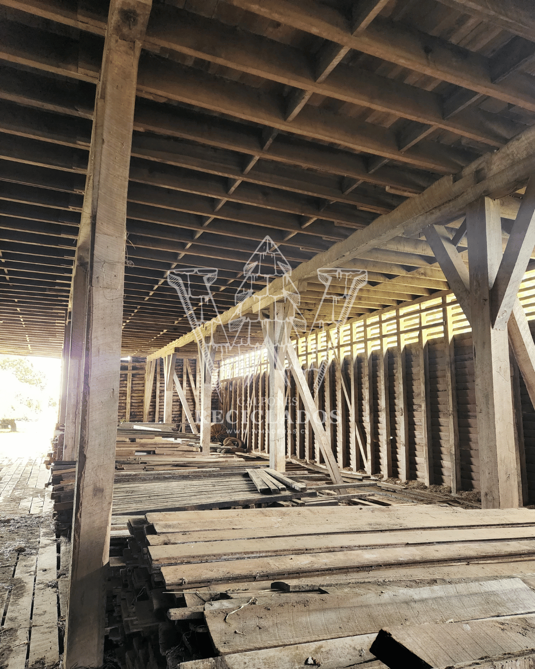 Galpón en Venta – Madera de Laurel Apellinada