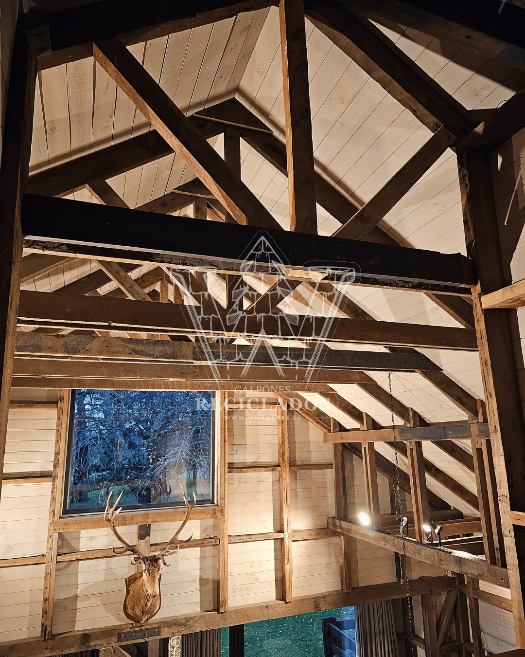 Vigas y Pilares Maderas Reciclada / Demolición