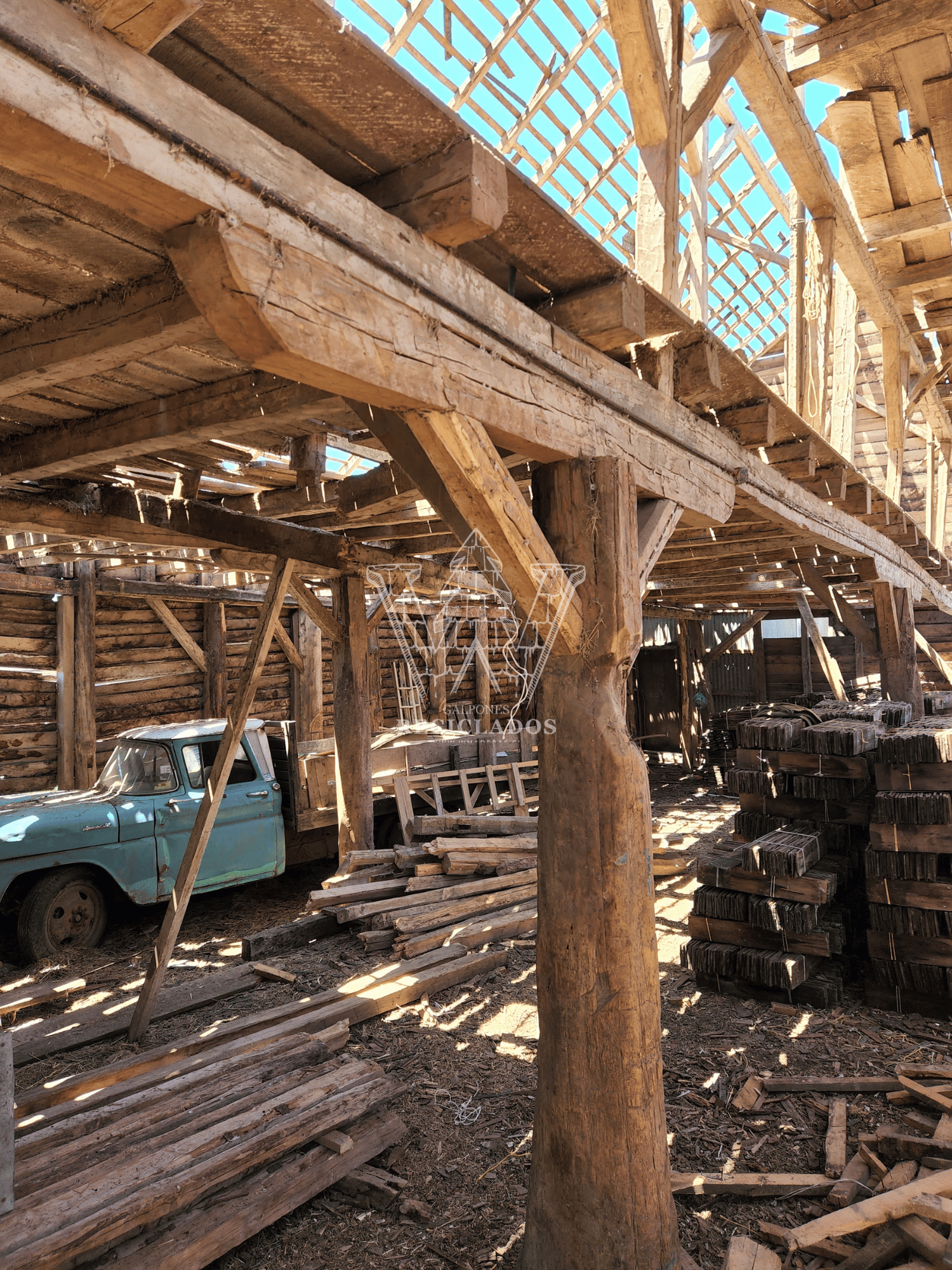 Vigas Y Pilares Labradas Hacha Madera Nativa reciclada