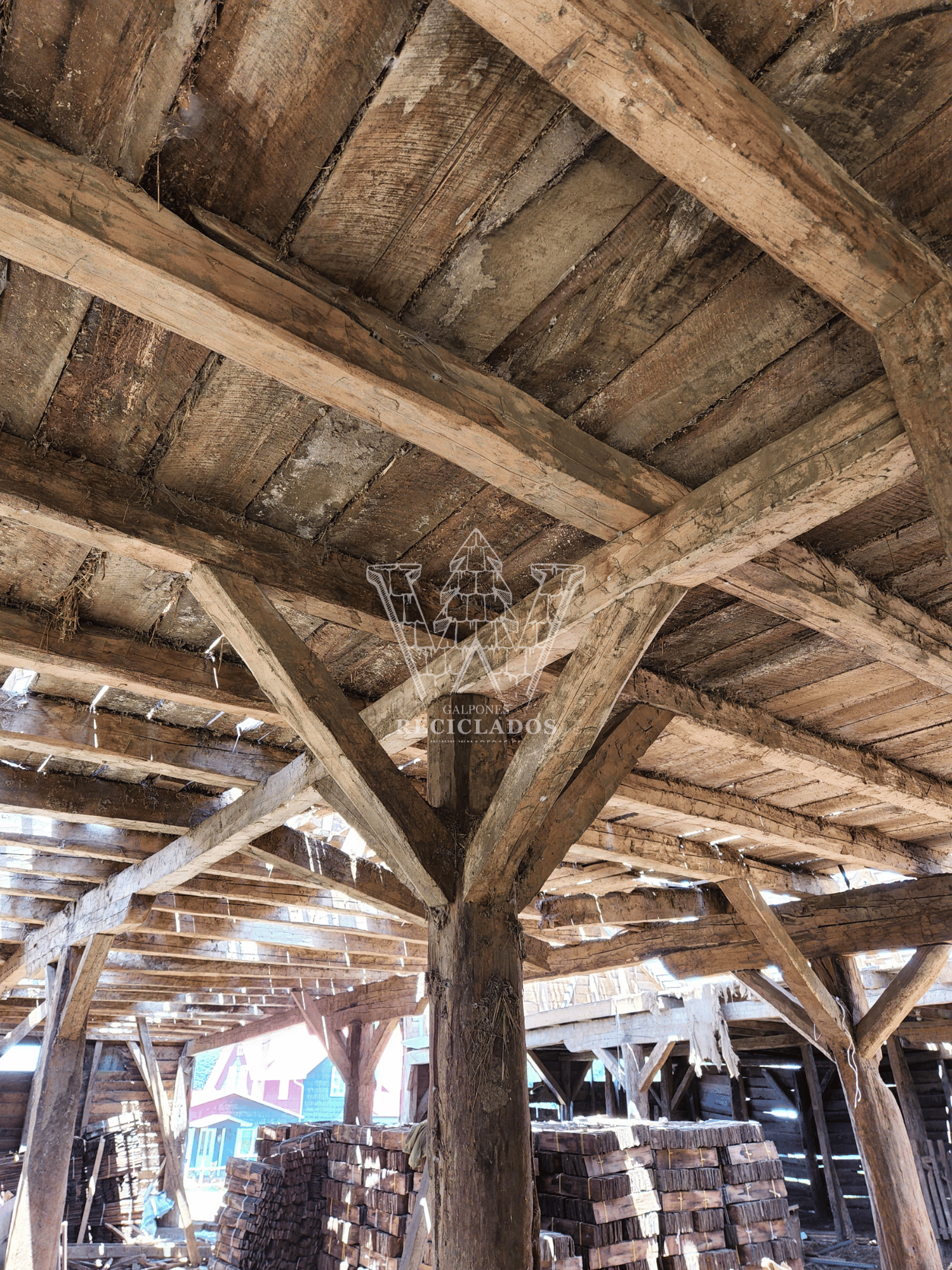 Vigas Y Pilares Labradas Hacha Madera Nativa reciclada