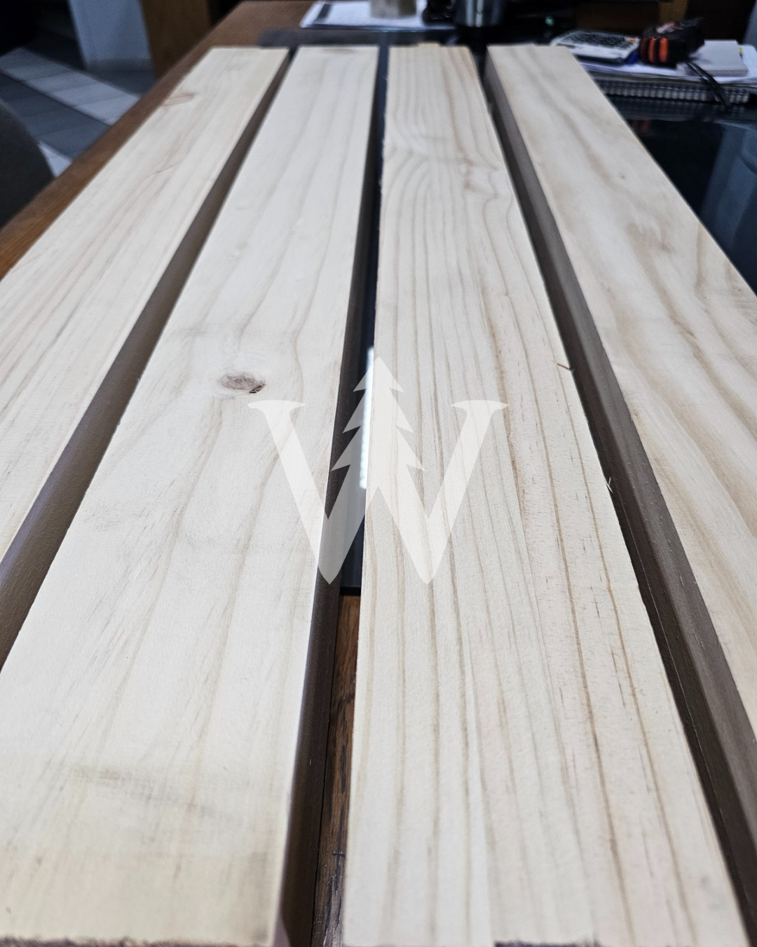 Patas de Madera de Pino Laminado – Resistencia y Estilo para tus Muebles
