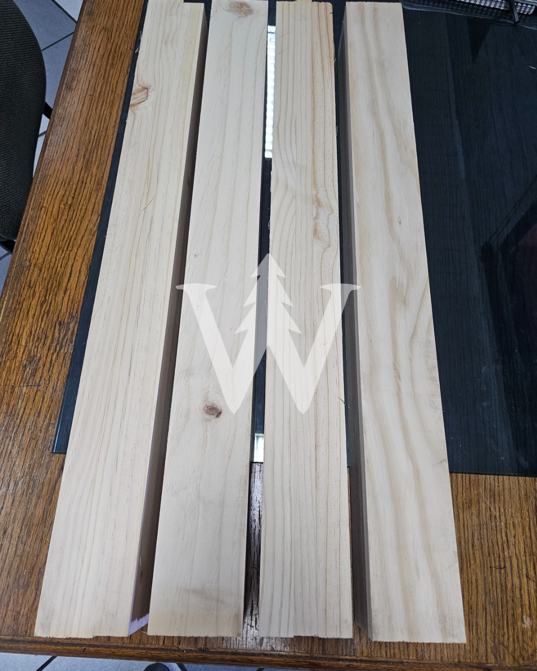 Patas de Madera de Pino Laminado – Resistencia y Estilo para tus Muebles