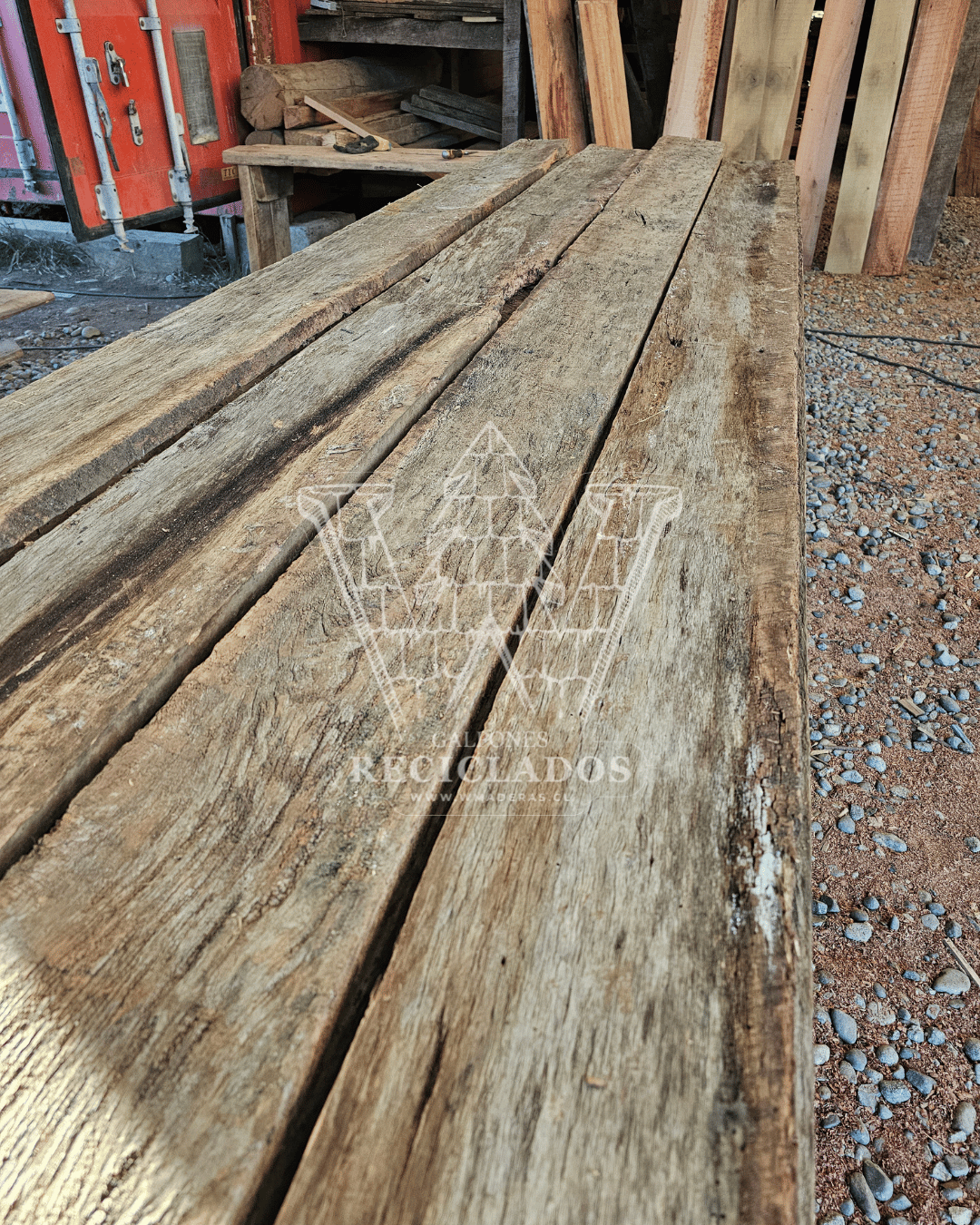 Tablas Asoleadas de Madera Nativa Reciclada / Demolición