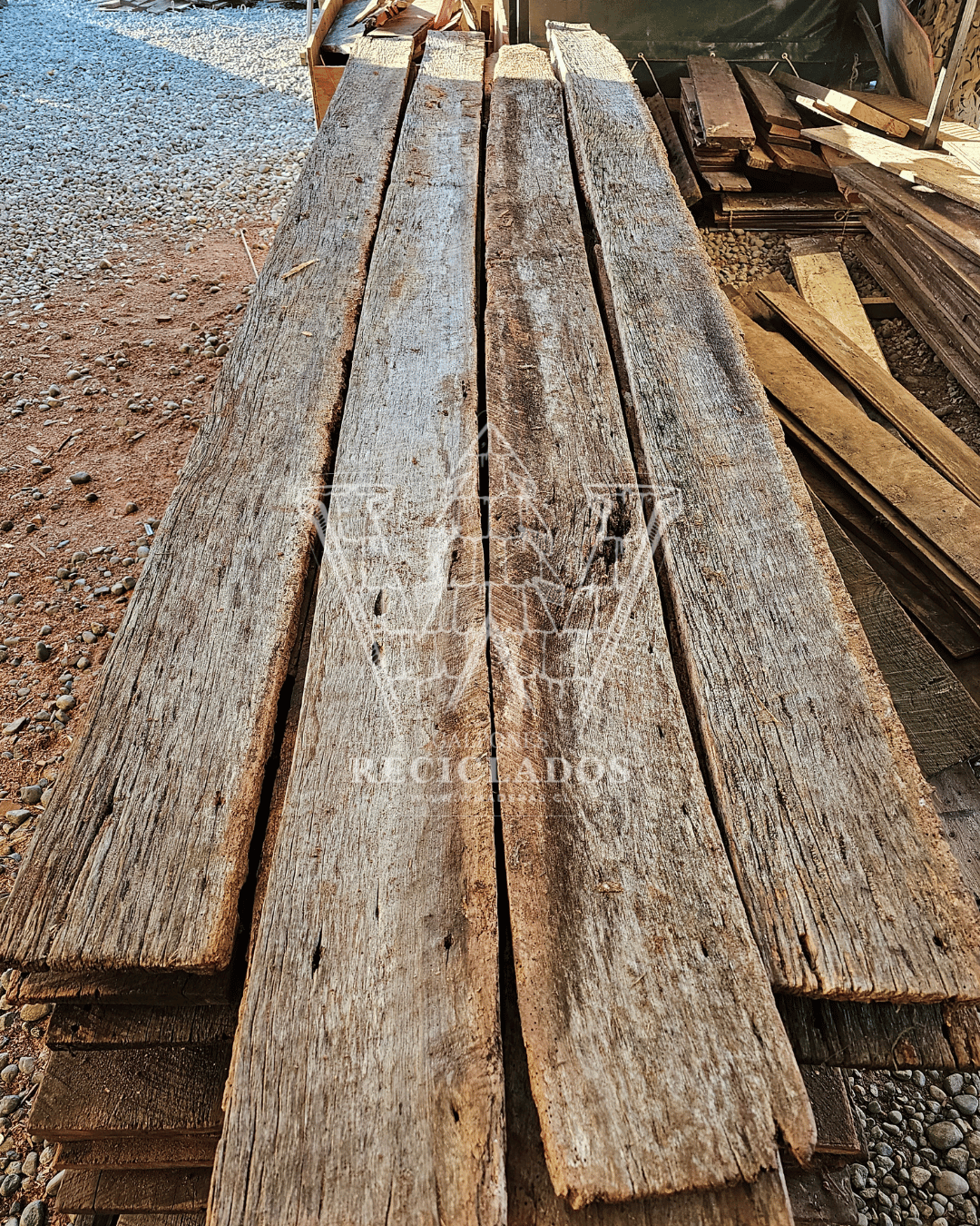 Tablas Asoleadas de Madera Nativa Reciclada / Demolición