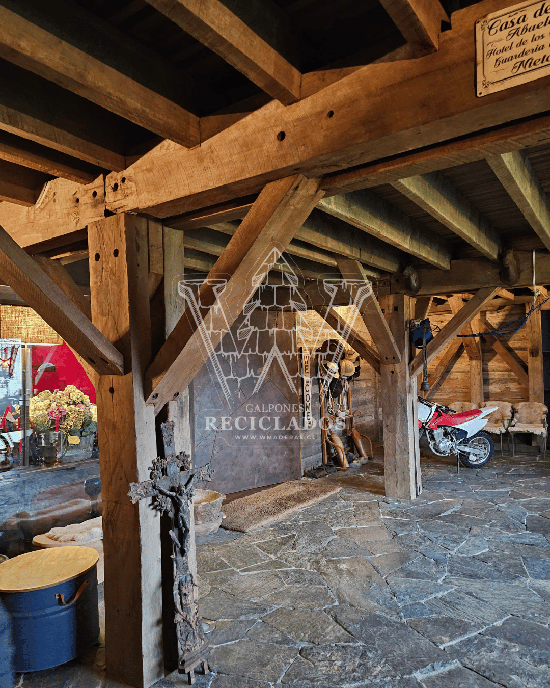 Vigas y Pilares Maderas Reciclada / Demolición