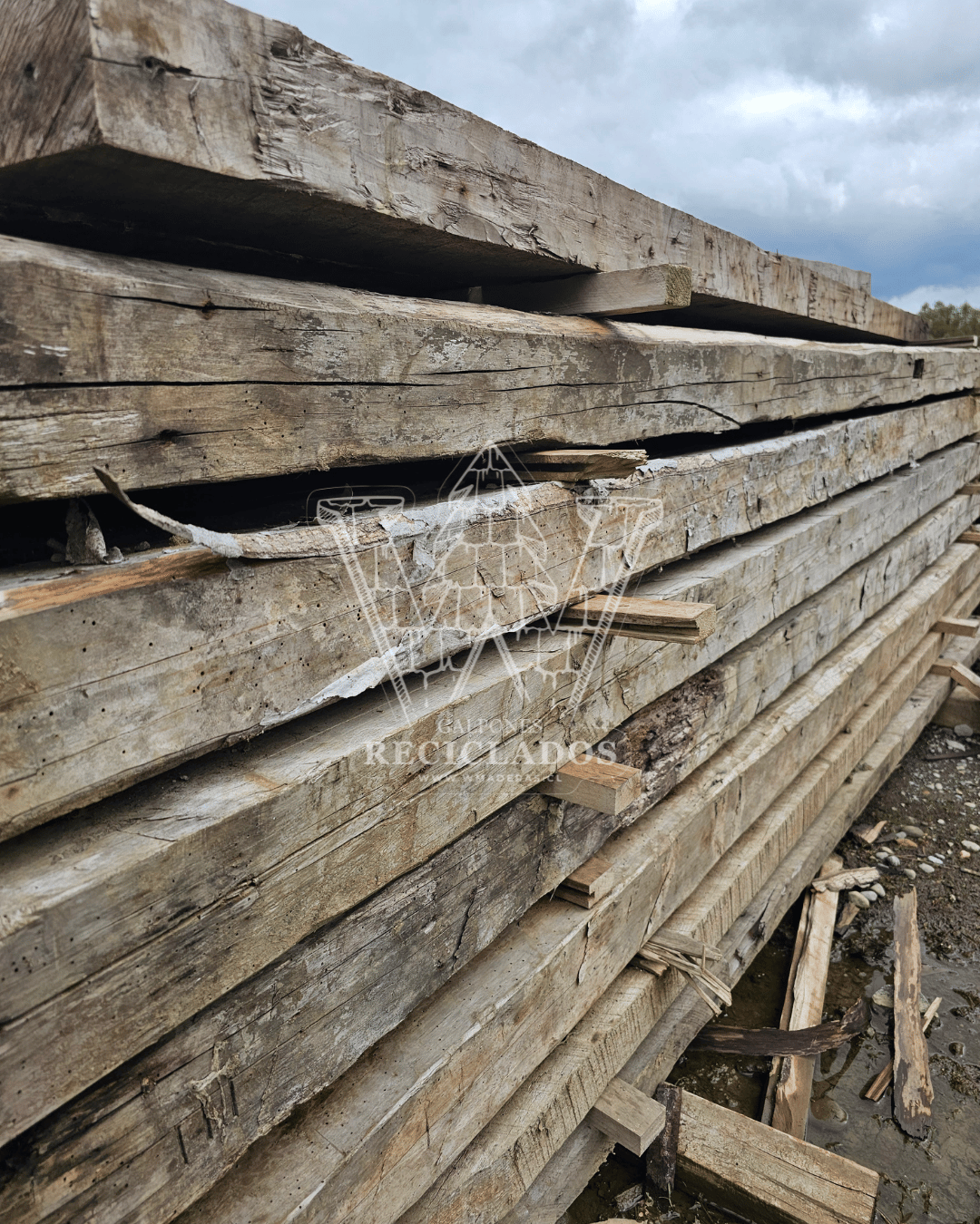 Vigas y Pilares Maderas Reciclada / Demolición