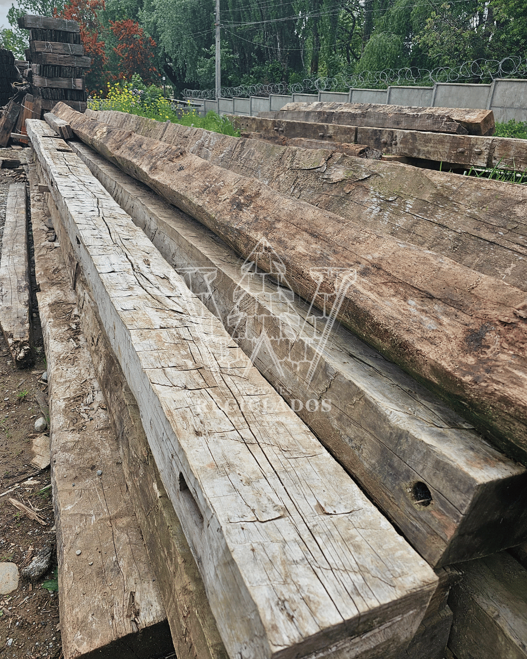 Vigas y Pilares Maderas Reciclada / Demolición